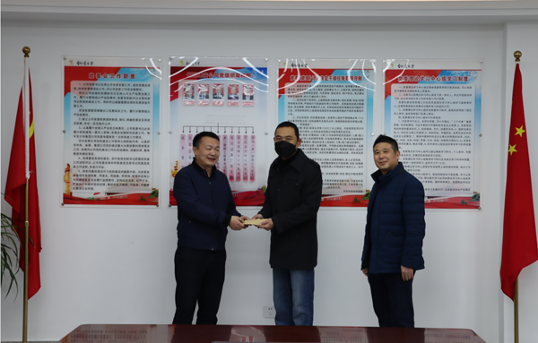 集團(tuán)公司黨委委員、副總經(jīng)理胡新付到公司走訪慰問(wèn)