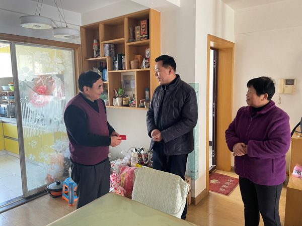 公司節(jié)前慰問(wèn)海外職工家屬 公司節(jié)前慰問(wèn)海外職工家屬